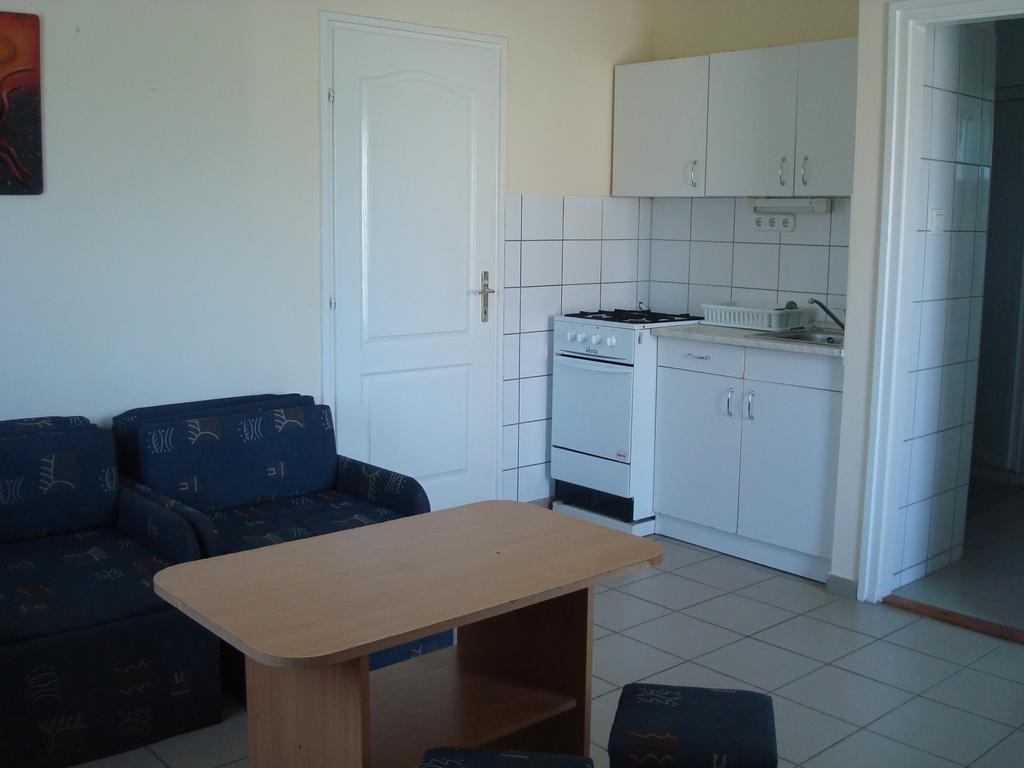 טיסאאוורוש Termal Kemping Apartmanok חדר תמונה