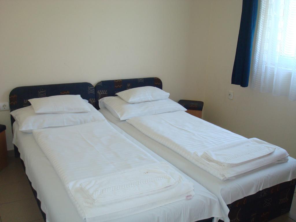 טיסאאוורוש Termal Kemping Apartmanok חדר תמונה