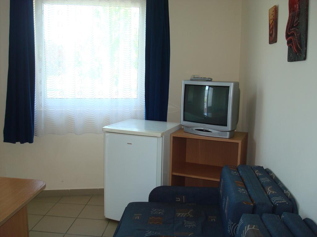 טיסאאוורוש Termal Kemping Apartmanok חדר תמונה